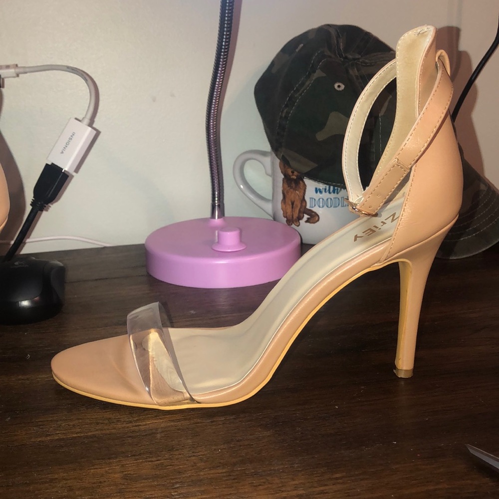 High Heels - Picture 5 of 6